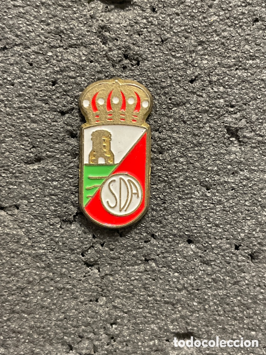 Collectionnisme sportif: Pin 9 S.D. ALCALA - Alcal&aacute; de Henares (Madrid)