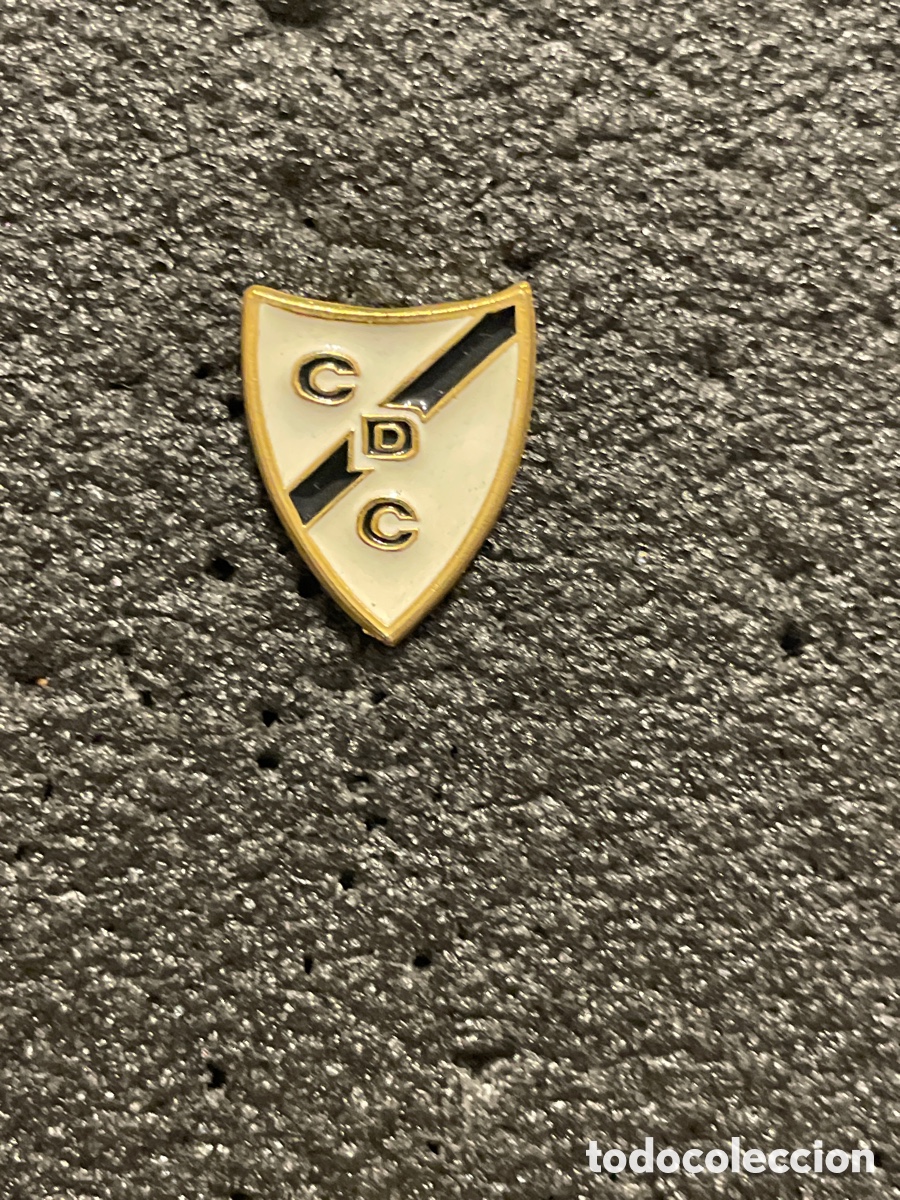 Collectionnisme sportif: Pin 18 C.D. CARABANCHEL - Madrid