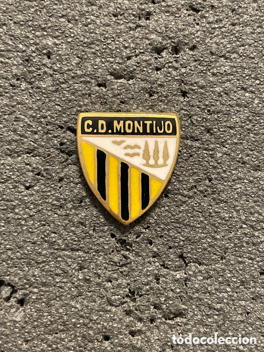 Collezionismo sportivo: Pin 53 C.D. MONTIJO - Madrid