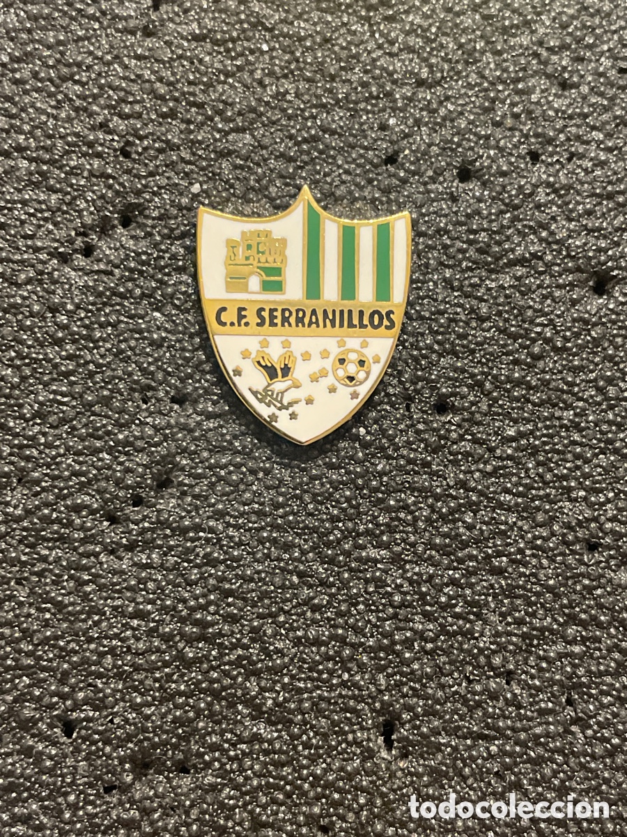 Collezionismo sportivo: Pin 77 C.F. SERRANILLOS - Serranillos del Valle (Madrid)