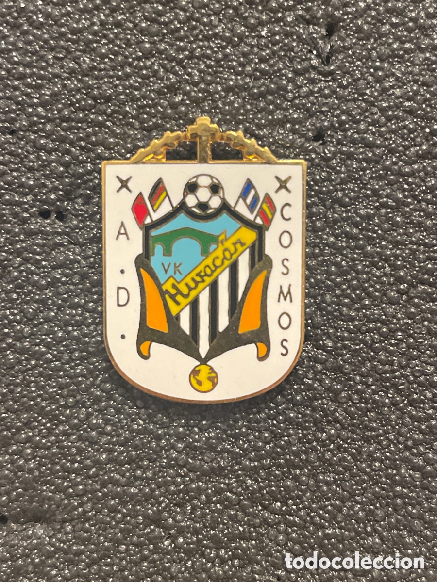 Collezionismo sportivo: Pin 85 A.D. COSMOS HURACAN - Madrid