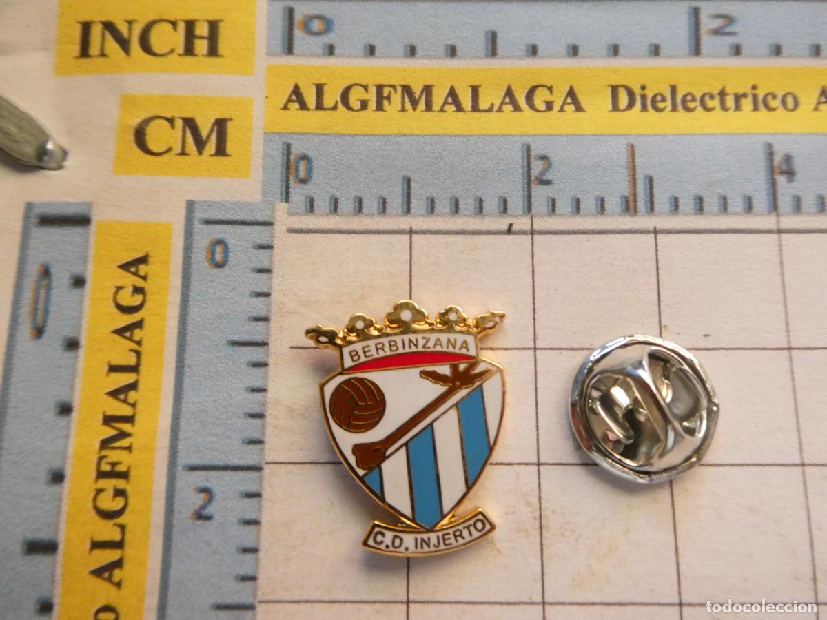 Sammelleidenschaft Sport: PIN DE DEPORTES. F&Uacute;TBOL. CD INJERTO BERBINZANA, NAVARRA. ESCUDO EQUIPO
