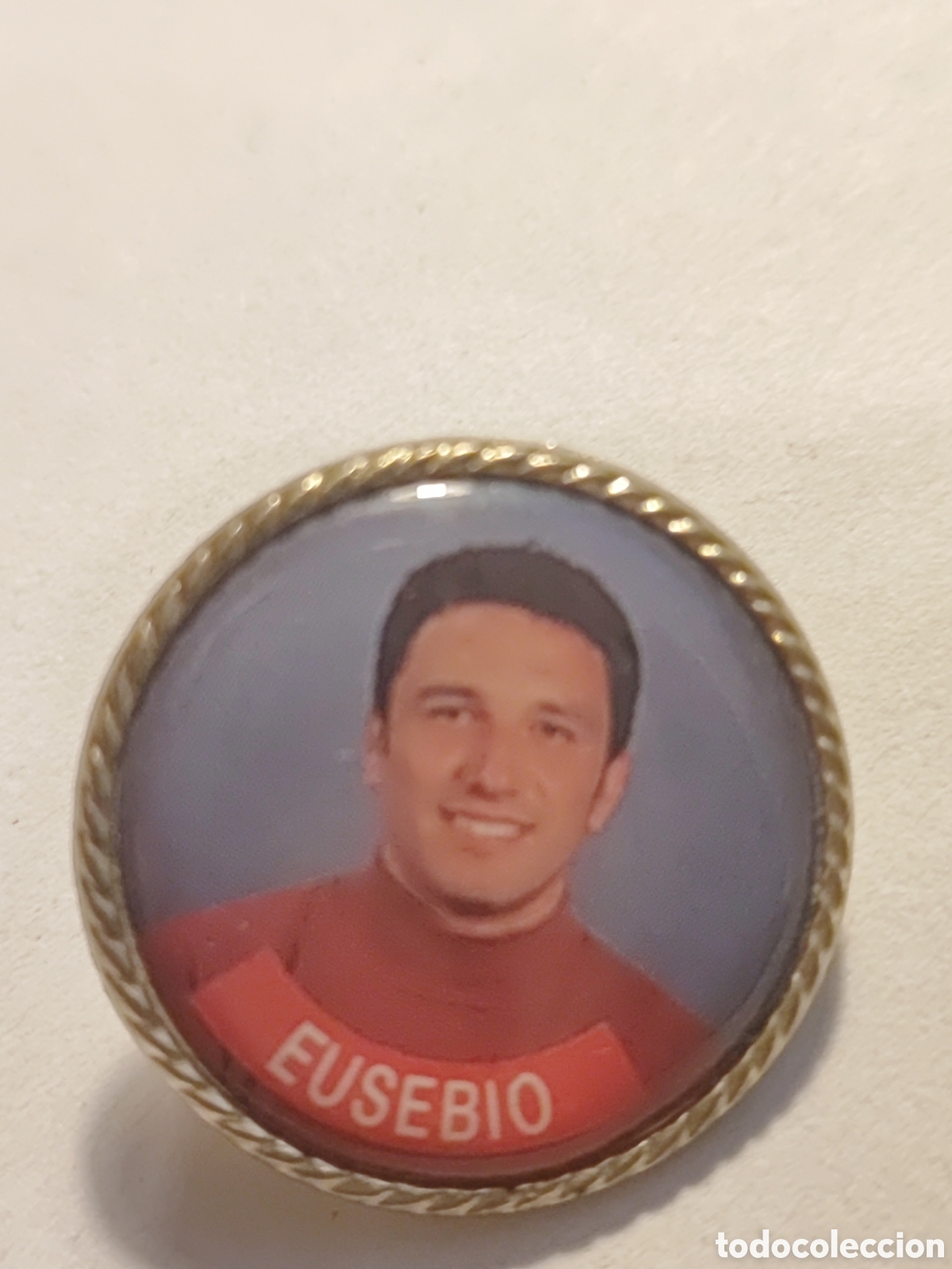 Collezionismo sportivo: PIN EUSEBIO JUGADOR F&Uacute;TBOL
