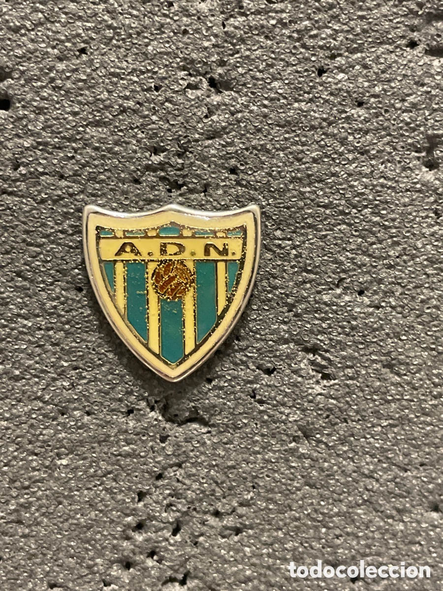 Colecionismo desportivo: Pin 311 A.D. NAPOLES - Madrid