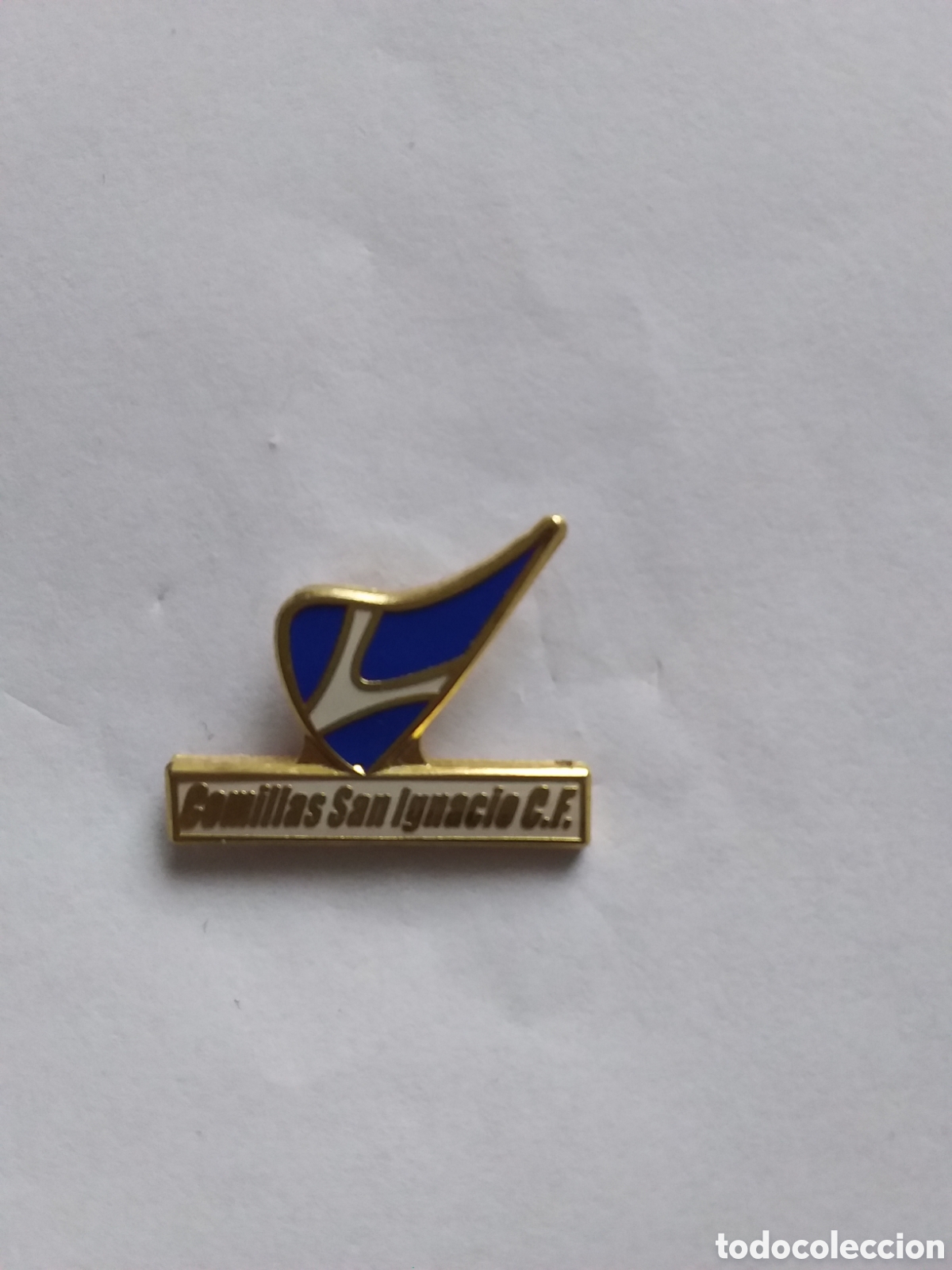 Colecionismo desportivo: Pin Comillas San Ignacio C. F. Escudo 2018 ( La Rioja)