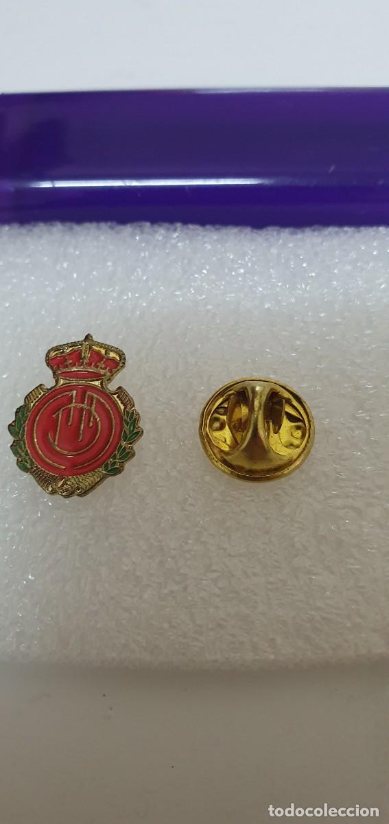 Coleccionismo deportivo: L28 Pin solapa R.C.D. Mallorca - Foto 1