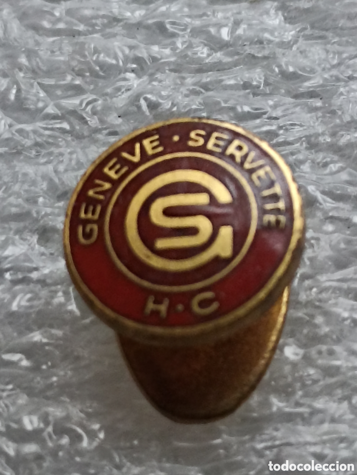 Colecionismo desportivo: PIN F&Uacute;TBOL OJAL, SERVETTE, SUIZA