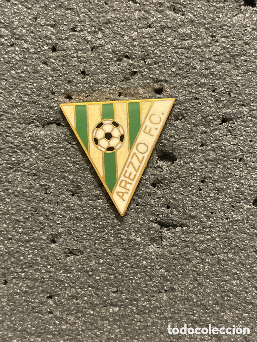 Colecionismo desportivo: Pin 403 AREZZO F.C. - Alcobendas (Madrid)