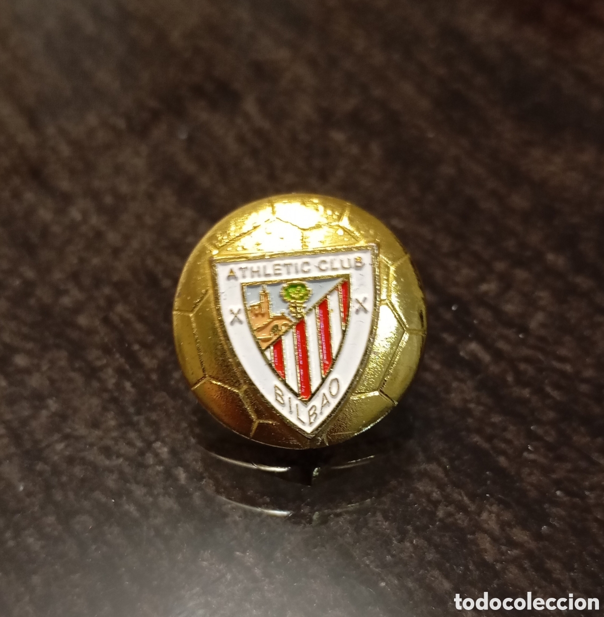 Collezionismo sportivo: Pin bal&oacute;n dorado escudo Athletic club