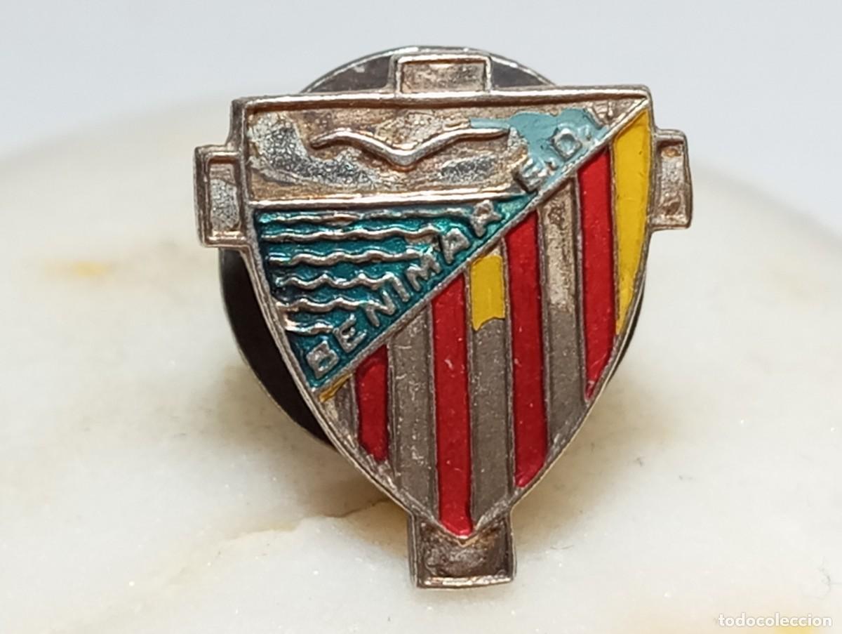 Collectionnisme sportif: ANTIGUO PIN INSIGNIA DE OJAL ESMALTADA FUTBOL BENIMAR E.D.I ESCUELA DE IGLESIA A&Ntilde;OS 60