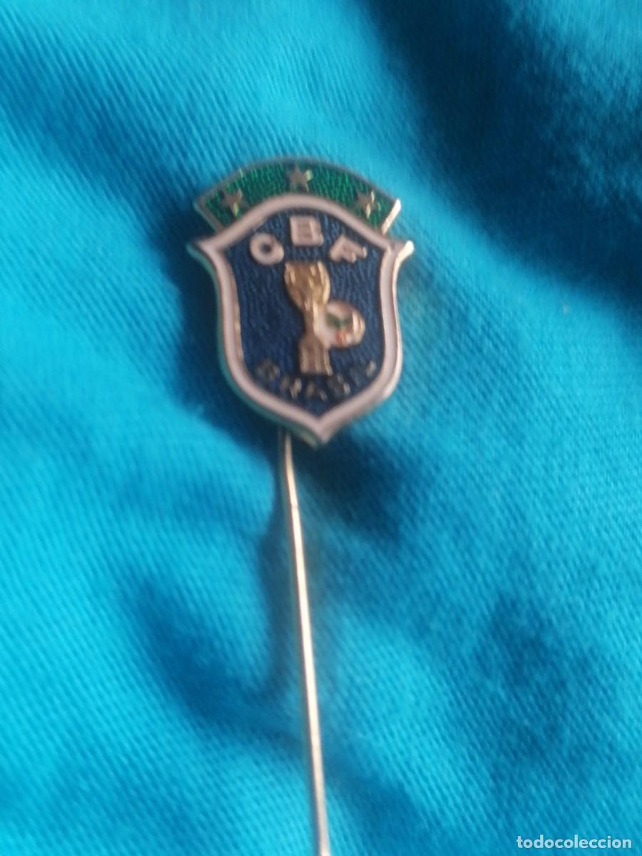 Collectionnisme sportif: Insignia antigua pin aguja larga Confederaci&oacute;n Brasile&ntilde;a de F&uacute;tbol tres estrellas campeona del mundo
