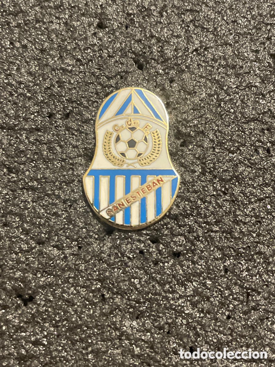 Sammelleidenschaft Sport: Pin 568 C.F. SAN ESTEBAN - Fuenlabrada (Madrid)