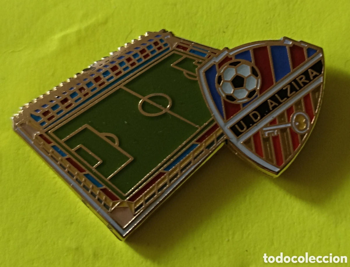Colecionismo desportivo: PIN F&Uacute;TBOL ESMALTE, ESTADIO HUESCA