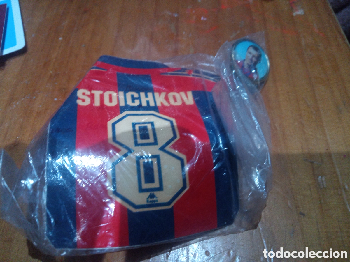 Colecionismo desportivo: stoichkov pegatina camiseta i pins sin abrir