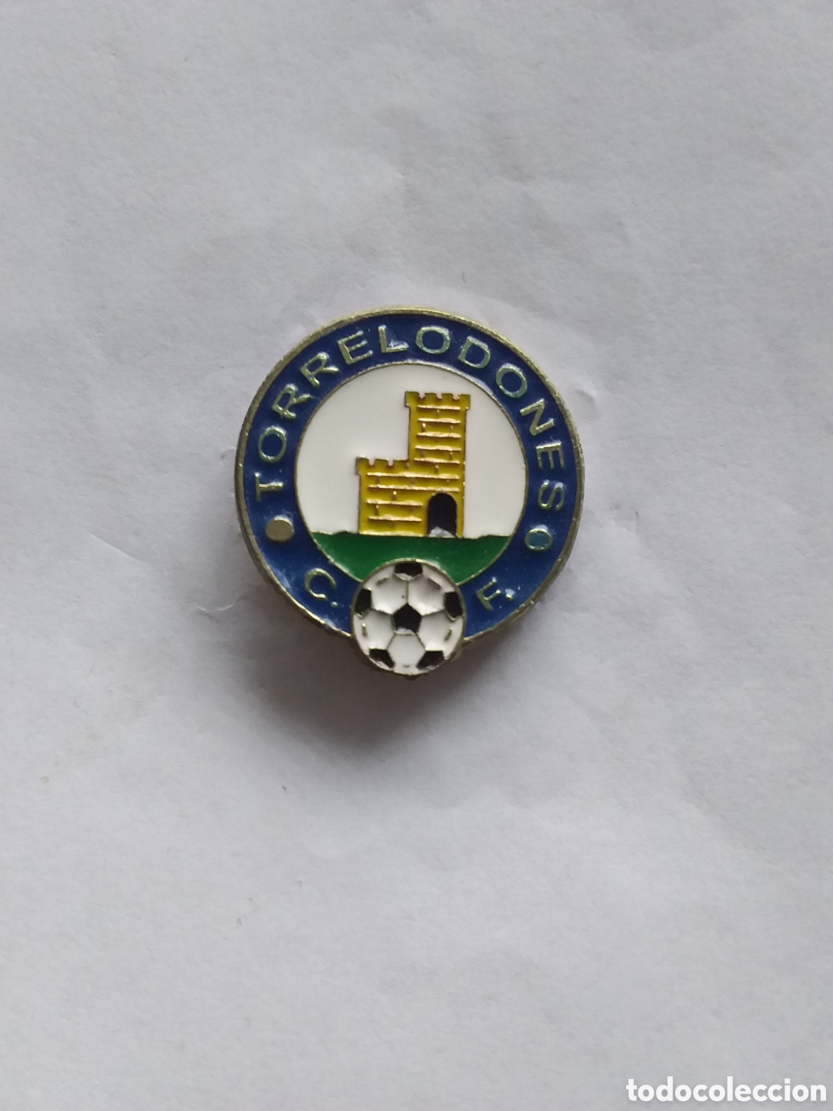 Colecionismo desportivo: Pin - Torrelodones C. F. - Escudo 2015 ( Madrid)