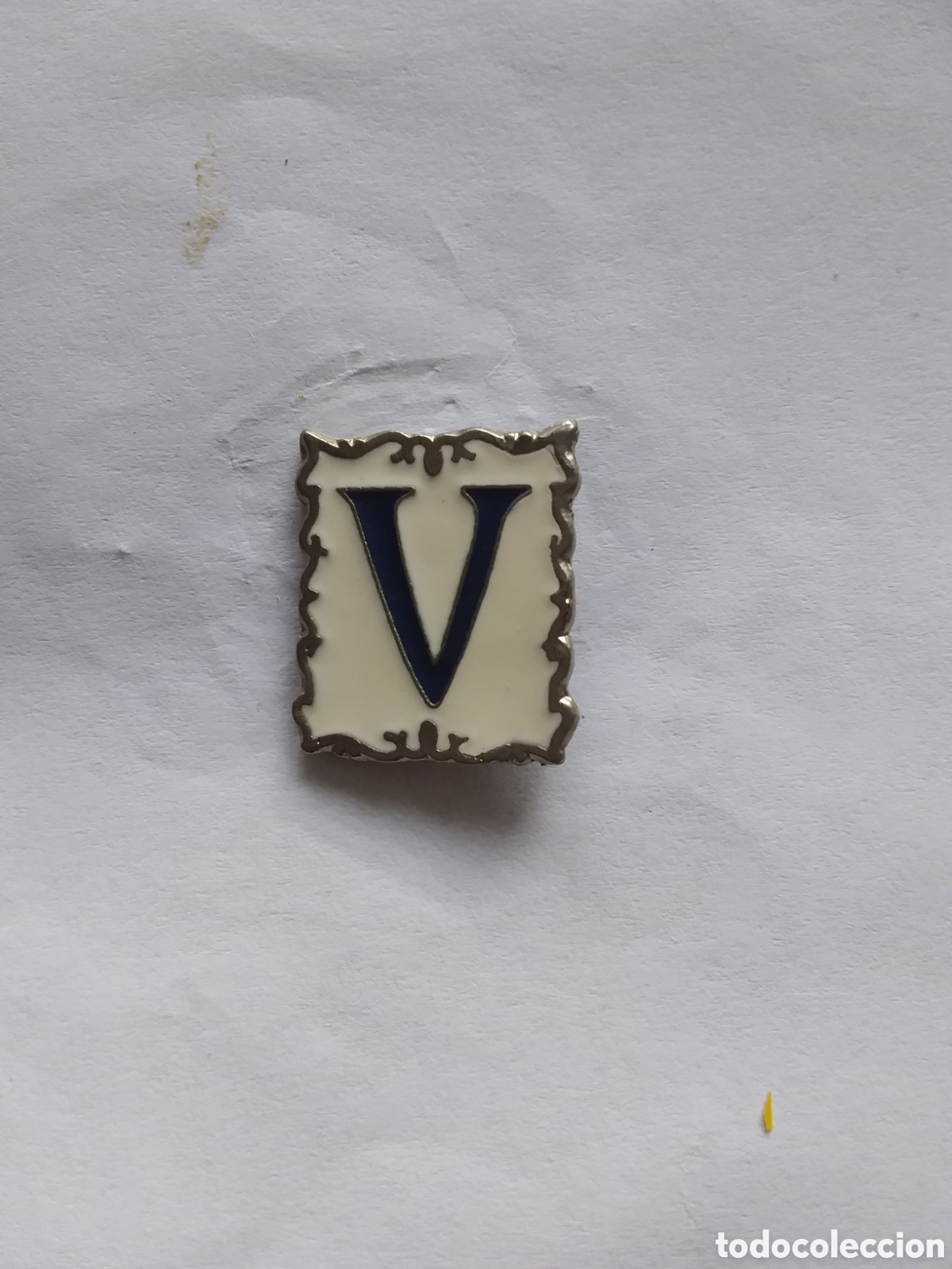 Colecionismo desportivo: Pin - F&uacute;tbol Club Villafranca - Escudo 1939 ( Barcelona)