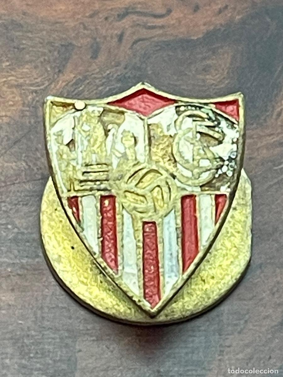 Collezionismo sportivo: ANTIGUO PIN DE LOS VETERANOS DEL SEVILLA,F.C.