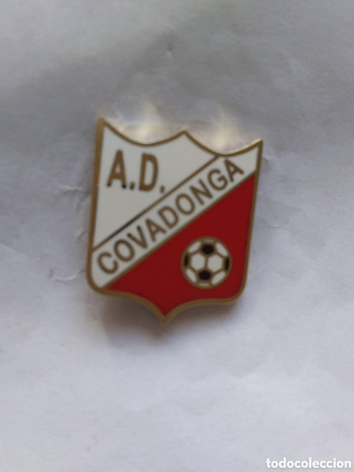 Colecionismo desportivo: Pin - Agrupaci&oacute;n Deportiva Covadonga- Escudo 2015 ( Ourense)