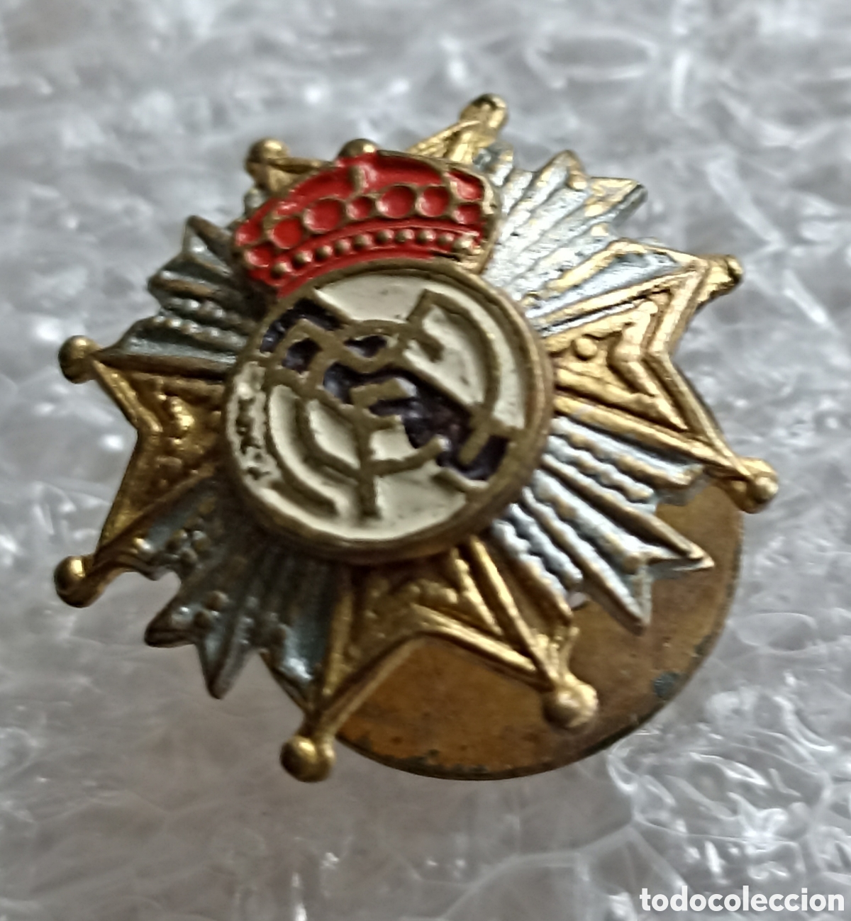 Collectionnisme sportif: PIN F&Uacute;TBOL OJAL, REAL MADRID