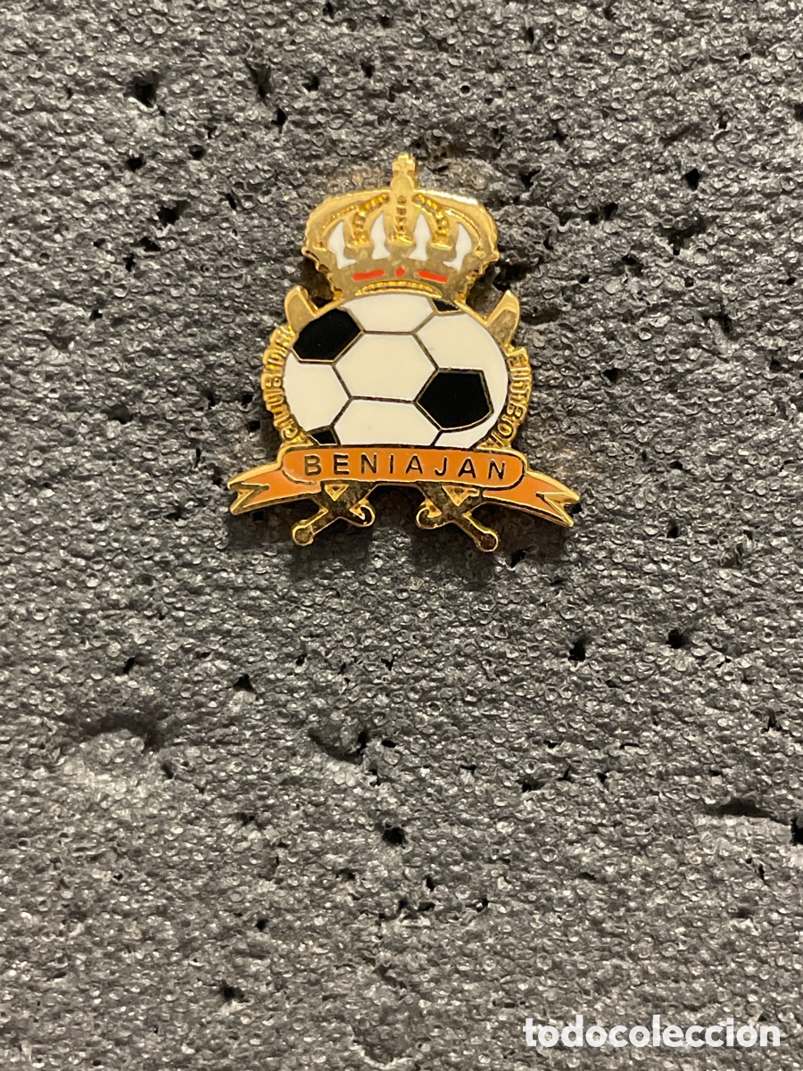 Collectionnisme sportif: Pin 18 BENIAJAN C.F. - Beniajan (Murcia)