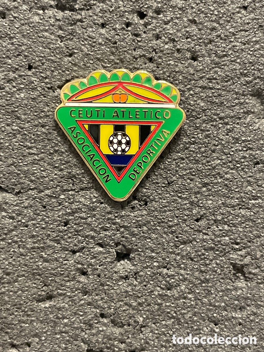 Collectionnisme sportif: Pin 72 A.D. CEUT&Iacute; ATLETICO - Ceut&iacute; (Murcia)