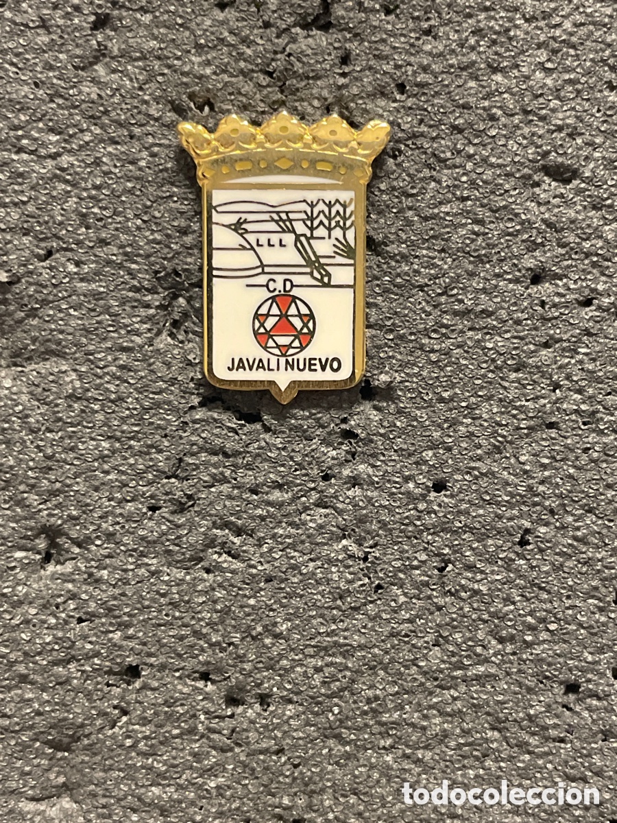 Collectionnisme sportif: Pin 83 C.D. JAVALI NUEVO - Javali Nuevo (Murcia)