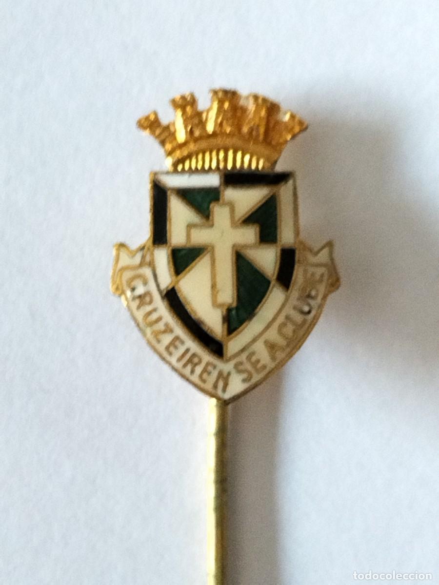 Collectionnisme sportif: Pin / Badge deportivo de: Cruzeirense Atl&eacute;tico Clube - Lisboa - Lisboa