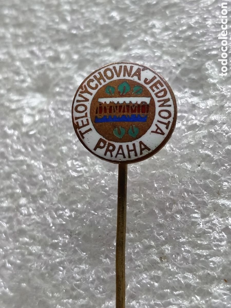 Collectionnisme sportif: PIN F&Uacute;TBOL AGUJA, DINAMO DE PRAGA