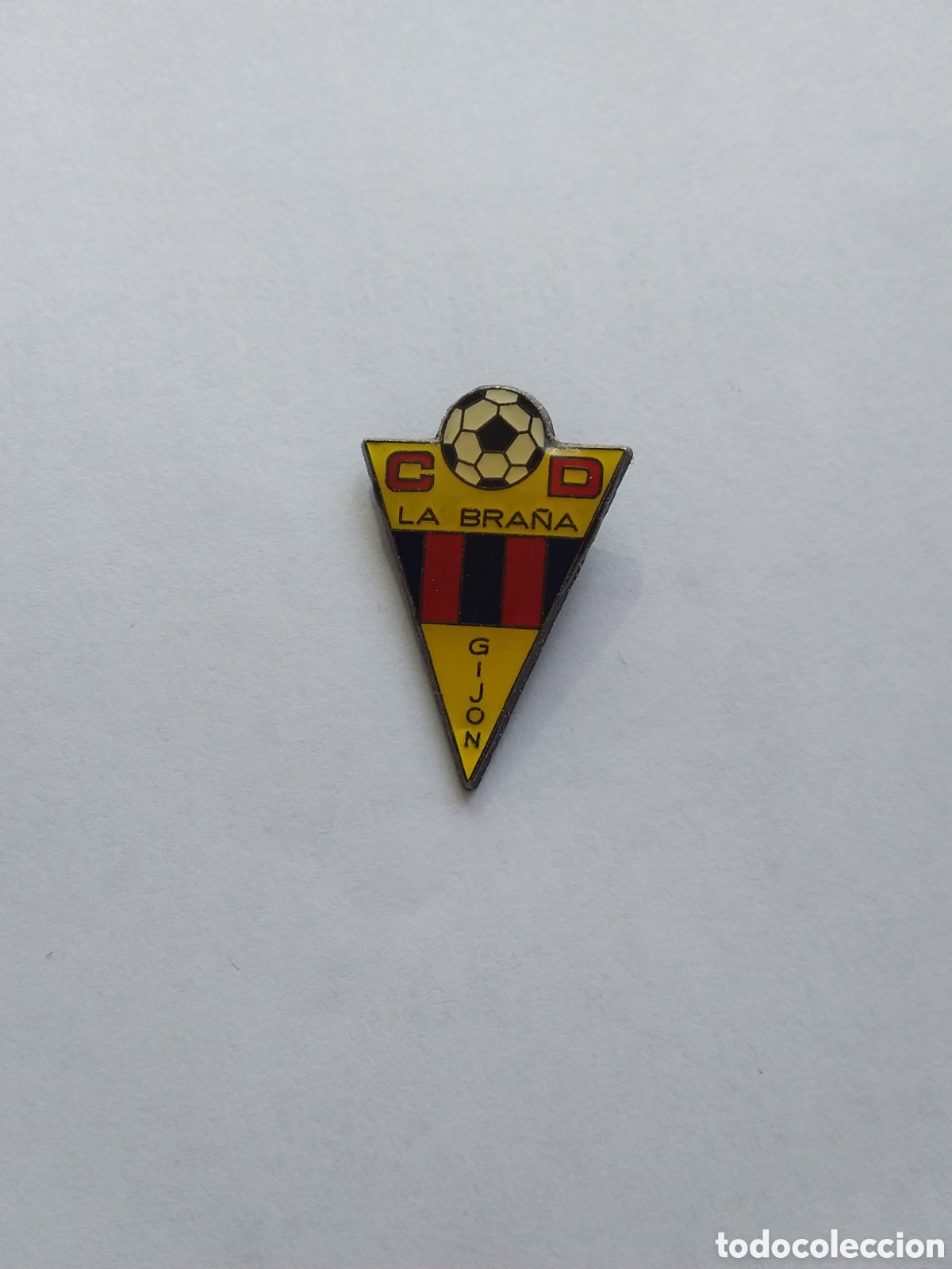 Collectionnisme sportif: Pin - Club Deportivo La Bra&ntilde;a ( Asturias)