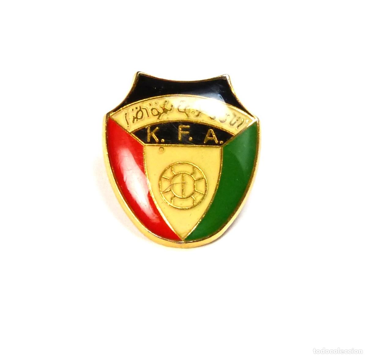 Collezionismo sportivo: 32 METAL PINS FF KUWAIT ALKUAYT FEDERACION FUTBOL LOGO YEARS' 90 FEDERATION FOOTBALL BADGE R199