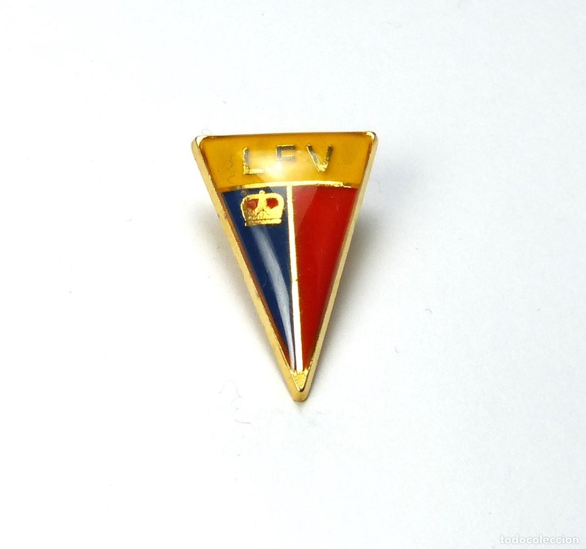 Collezionismo sportivo: 50 METAL PINS FF LIECHTENSTEIN FEDERACION FUTBOL OLD LOGO YEARS' 90 FEDERATION FOOTBALL BADGE R201