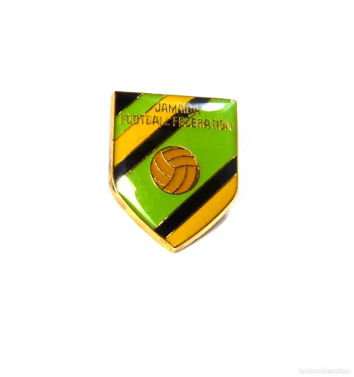 Collezionismo sportivo: 33 METAL PINS FF JAMAICA FEDERACION FUTBOL OLD LOGO YEARS' 90 FEDERATION FOOTBALL BADGE R204