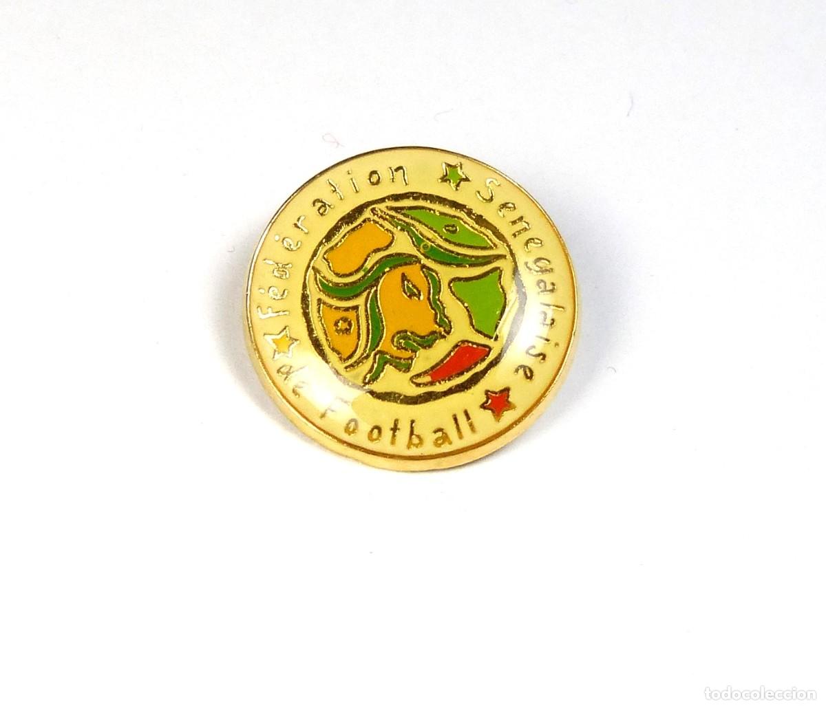 Collezionismo sportivo: 32 METAL PINS FF SENEGAL FEDERACION FUTBOL OLD LOGO YEARS' 90 FEDERATION FOOTBALL BADGE R208