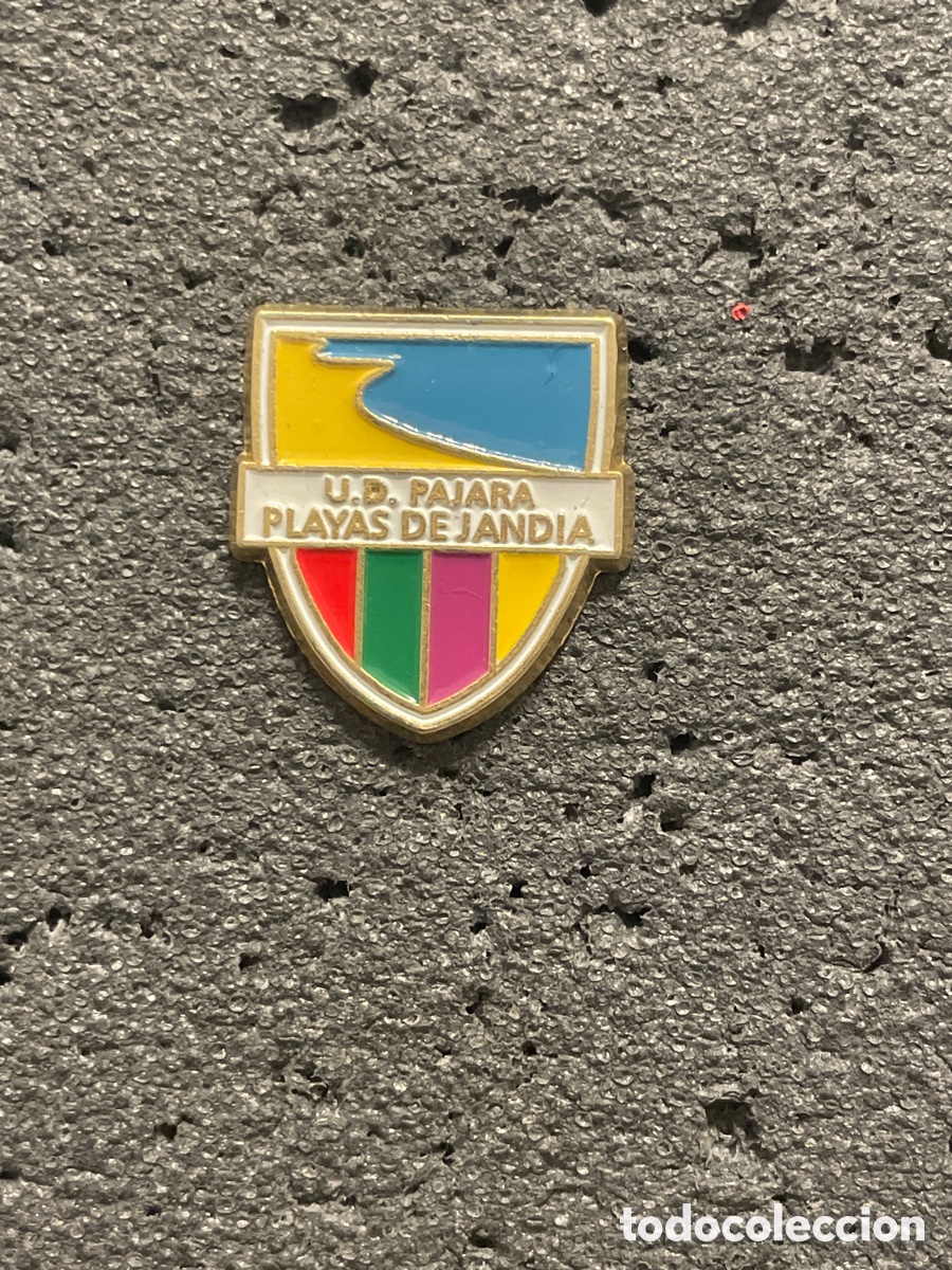 Collezionismo sportivo: Pin 156 U.D. PAJARA - Pajara (Fuerteventura)