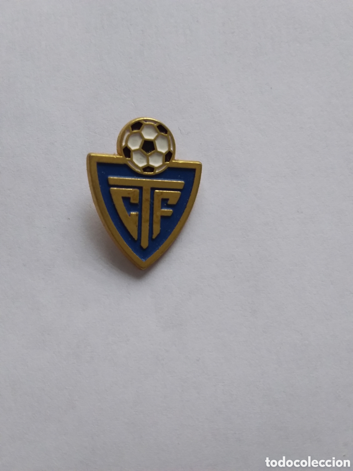 Collezionismo sportivo: Pin - Torrellano Club de F&uacute;tbol ( Alicante)