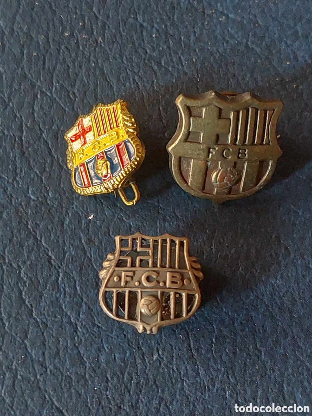 Sammelleidenschaft Sport: Lote de Tres Pins Edcudos del F.C.Barcelona