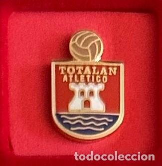 Colecionismo desportivo: Pin de Futbol del Club Totalan Atletico Malaga