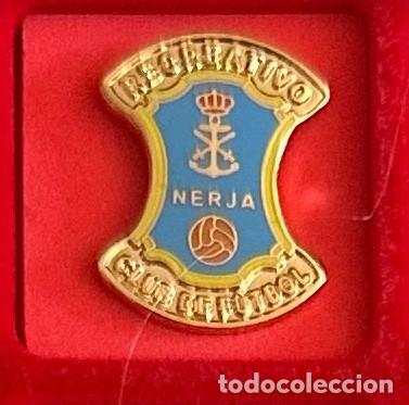 Collezionismo sportivo: Pin de Futbol del Club CF Recreativo Nerja Malaga