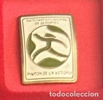 Collezionismo sportivo: Pin de Futbol del Club Patronato Municipal de Deportes - Ricon de la Victoria Malaga