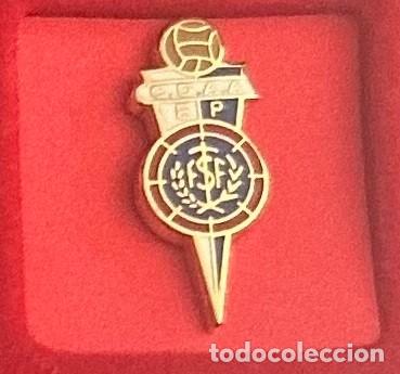 Collezionismo sportivo: Pin de Futbol del Club CD Antiguos Alumnos Malaga
