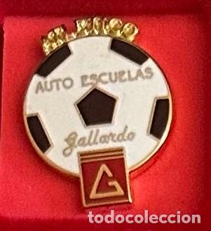 Collectionnisme sportif: Pin de Futbol del Club Atletico Autoescuelas Gallardo Malaga