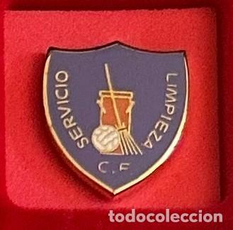 Collectionnisme sportif: Pin de Futbol del Club CF Servicio de Limpieza Malaga