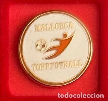 Colecionismo desportivo: Pin de Futbol del Club Mallorca Toppfootball - Soller Palma de Mallorca
