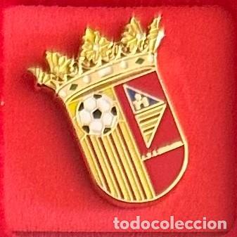 Colecionismo desportivo: Pin de Futbol del Club AD Social Serralta Palma de Mallorca
