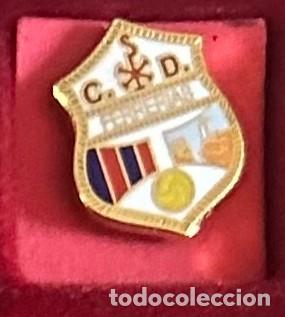 Colecionismo desportivo: Pin de Futbol del Club CD Ferrerias Menorca