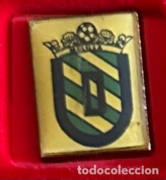 Colecionismo desportivo: Pin de Futbol del Club UD Melilla