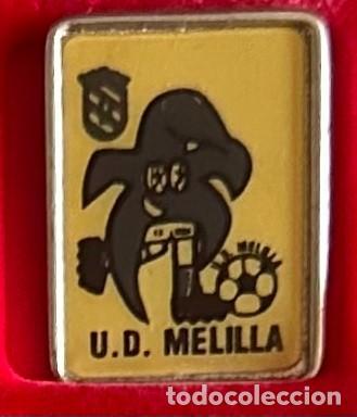 Colecionismo desportivo: Pin de Futbol del Club UD Melilla