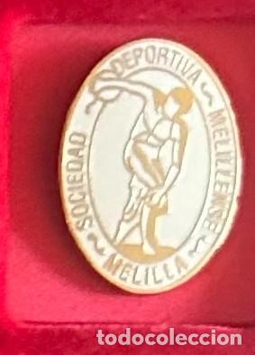 Collectionnisme sportif: Pin de Futbol del Club SD Melillense Melilla