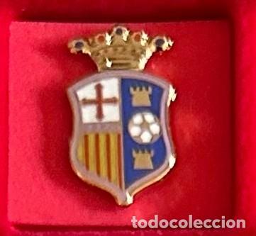 Sammelleidenschaft Sport: Pin de Futbol del Club CD Villanueva Atletico - Villanueva de Rio Segura Murcia