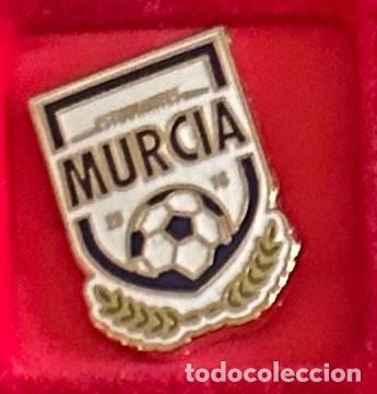 Sammelleidenschaft Sport: Pin de Futbol del Club Nueva Vanguardia Estudiantes Alcantarilla Murcia